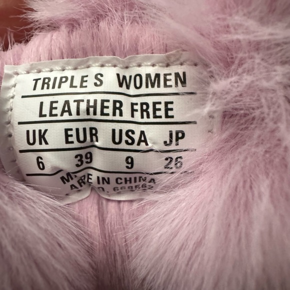 BALENCIAGA women’s TRIPLE S Sneaker Fur pink with pink fur EUR 39  US size 9 NWT - Picture 8 of 8